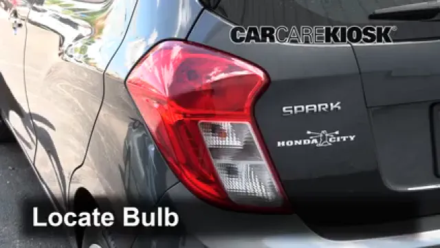 2017 Chevrolet Spark LS 1.4L 4 Cyl. Éclairage Feux de marche arrière (remplacer une ampoule)